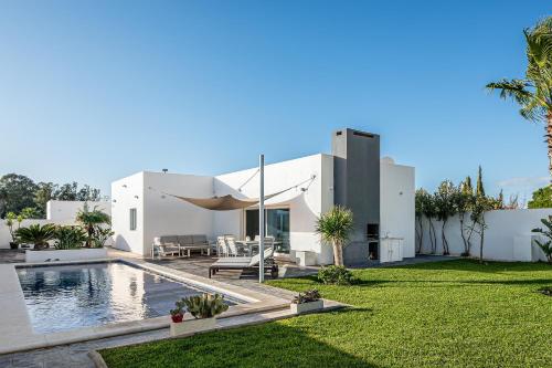 Chill out of City 2 in Chiclana De La Frontera, Spain