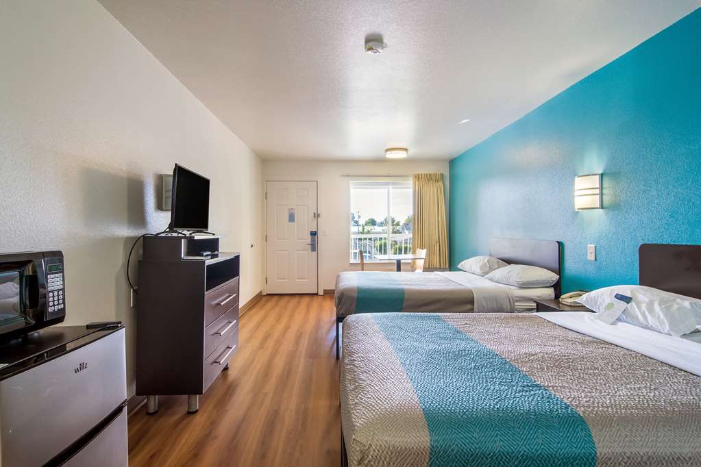 Motel 6 Portland Mall 205 - photo 19