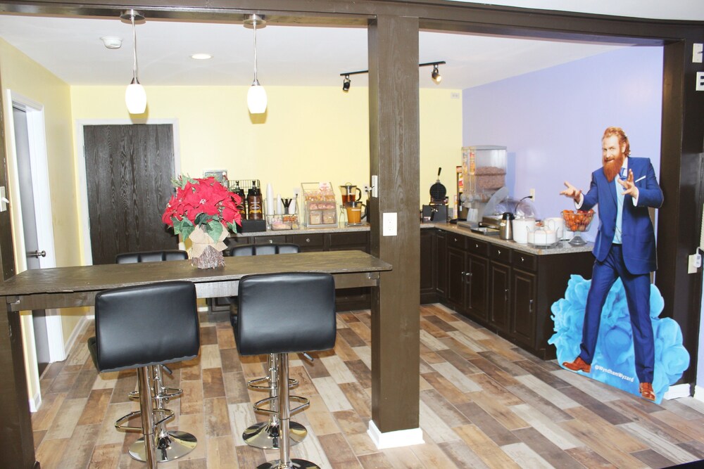 Super 8 by Wyndham Tuscaloosa - photo 28