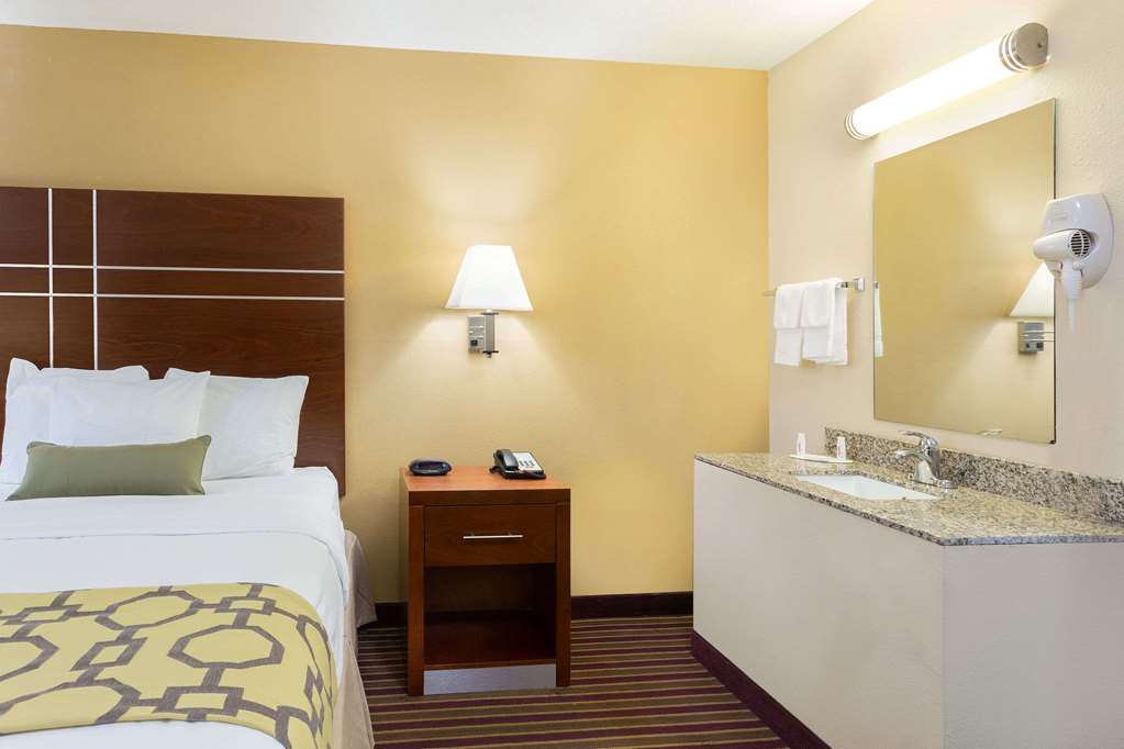 Baymont by Wyndham Bowling Green - photo 13
