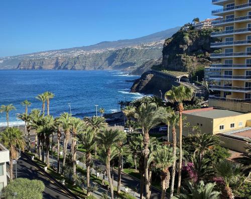 610 Suite con terraza Puerto de la Cruz Martianez — 4-Star Luxury Hotel in Puerto De La Cruz, Spain