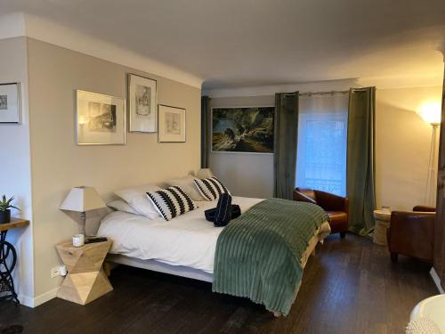 Les Trois soleils - last minute hotel in Unknown City