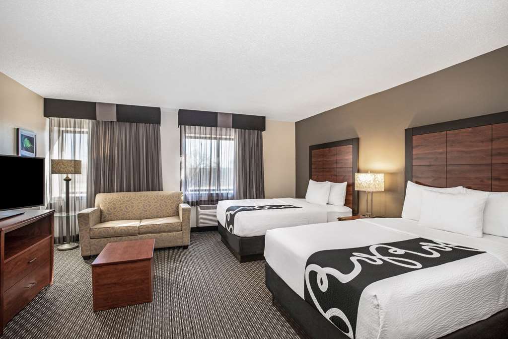 La Quinta Inn & Suites by Wyndham N Little Rock McCain Mall - photo 26