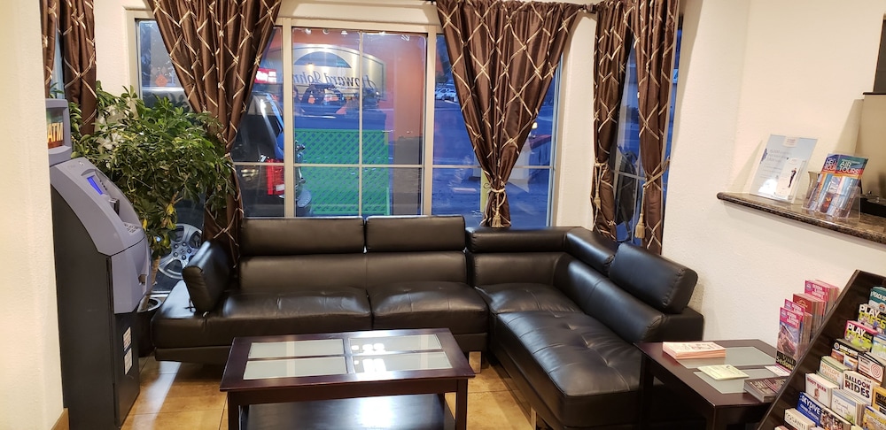 Howard Johnson by Wyndham Flagstaff University West - photo 3