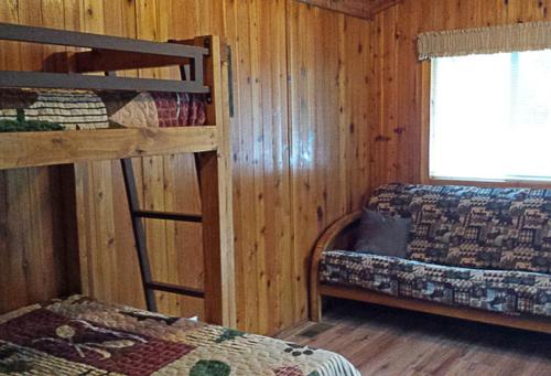 Mount Vernon Camping Resort Studio Cabin 4 — Bartow — photo 3