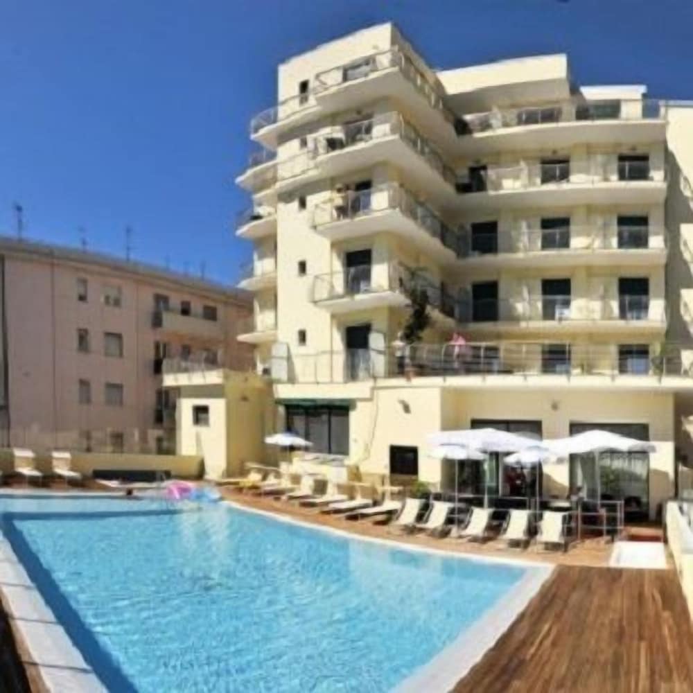 Hotel Excelsior — hotel in Loano