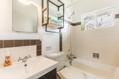 Totally Beachin Getaway by AvantStay Waterfront - photo 26