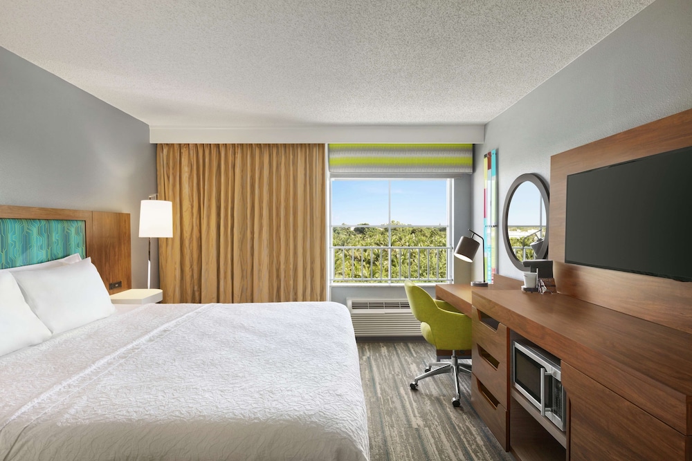 Hampton Inn & Suites Fort Lauderdale Airport - photo 17