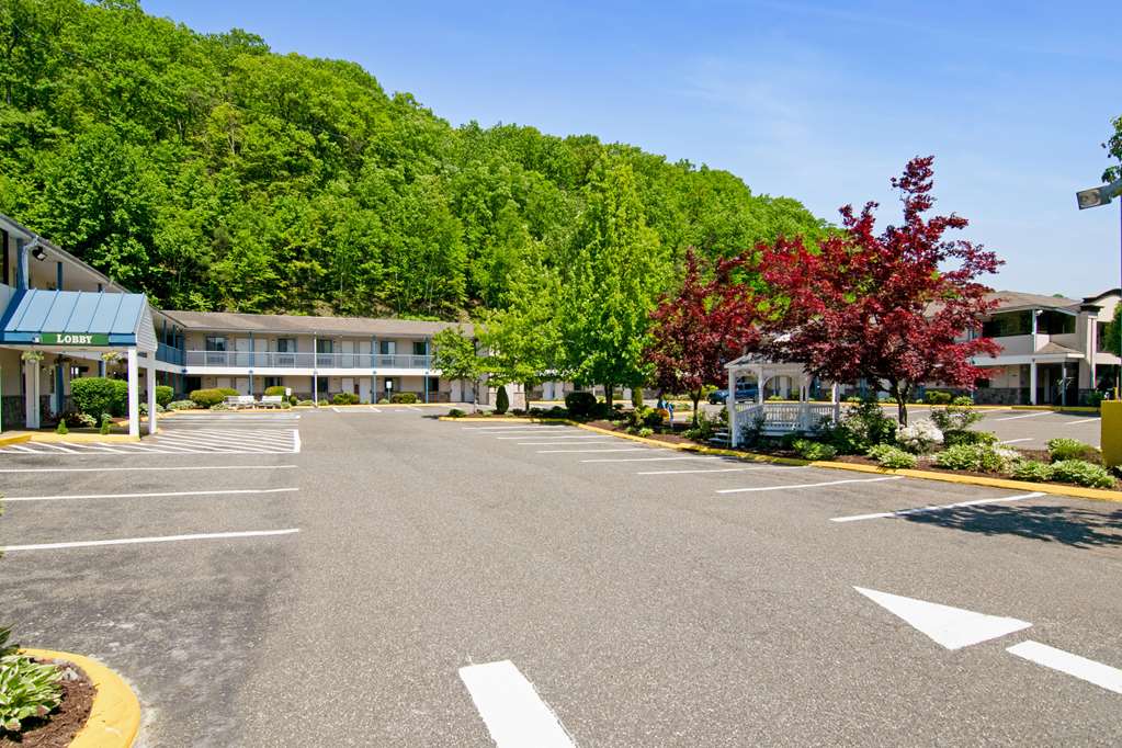 Americas Best Value Inn Torrington CT - photo 4