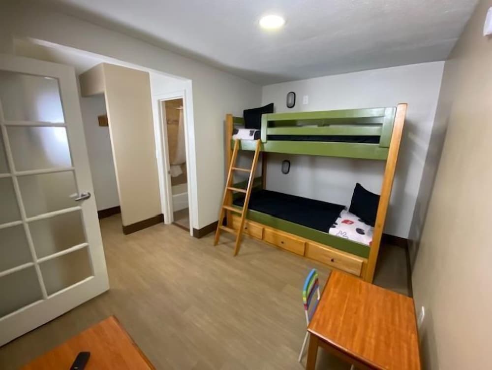 Stanford Inn & Suites Anaheim - photo 22