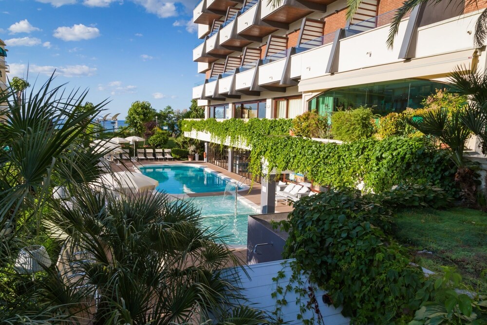 Hotel Alexander — 4-Star Luxury Hotel in Gabicce Mare, Italy