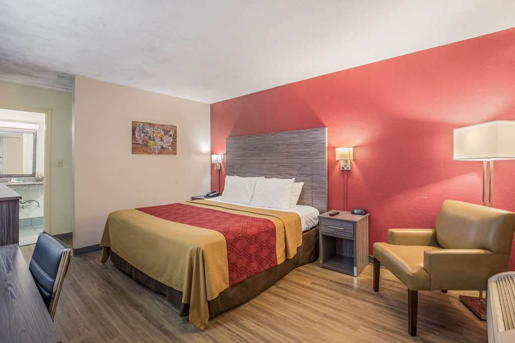 Econo Lodge Thomasville - photo 6