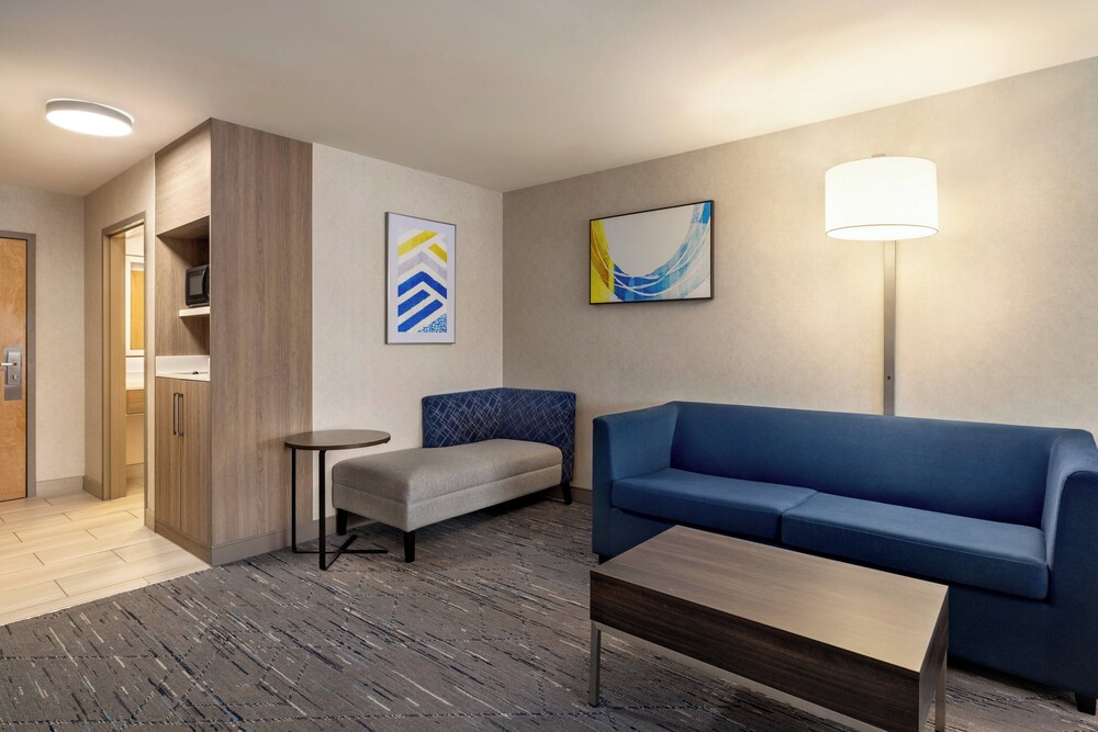 Holiday Inn Express Syracuse Airport by IHG - photo 12