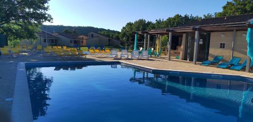 Village Bord de Ciel — hotel in Caylus