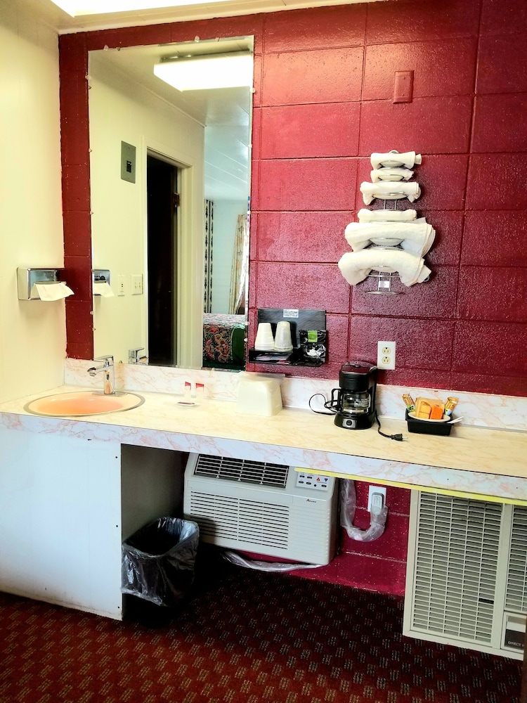 Town House Motor Inn - photo 14