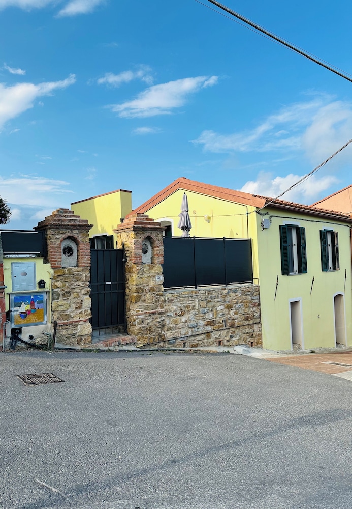 Ca' Limoni Holiday Home — 4-Star Luxury Hotel in Costarainera, Italy