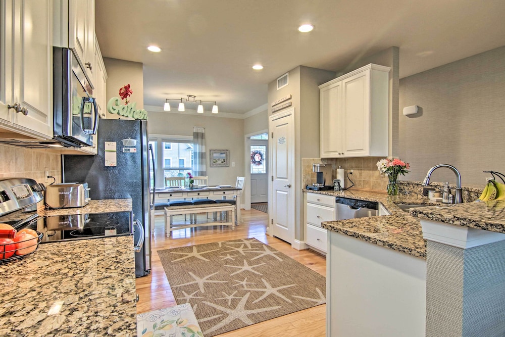 Resort Amenities & Screened Porch: Ocean View Home - photo 11