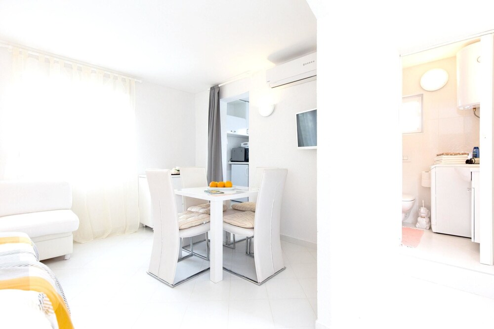 Charming house in Skrpčići with enclosed garden — 4-Star Luxury Hotel in Krk, Croatia
