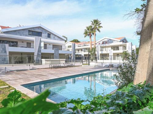 T2 Neuf A4 Rdj Piscine Accès Direct Plages Et Centre Village — 4-Star Luxury Hotel in Saint-Cyr-Sur-Mer, France