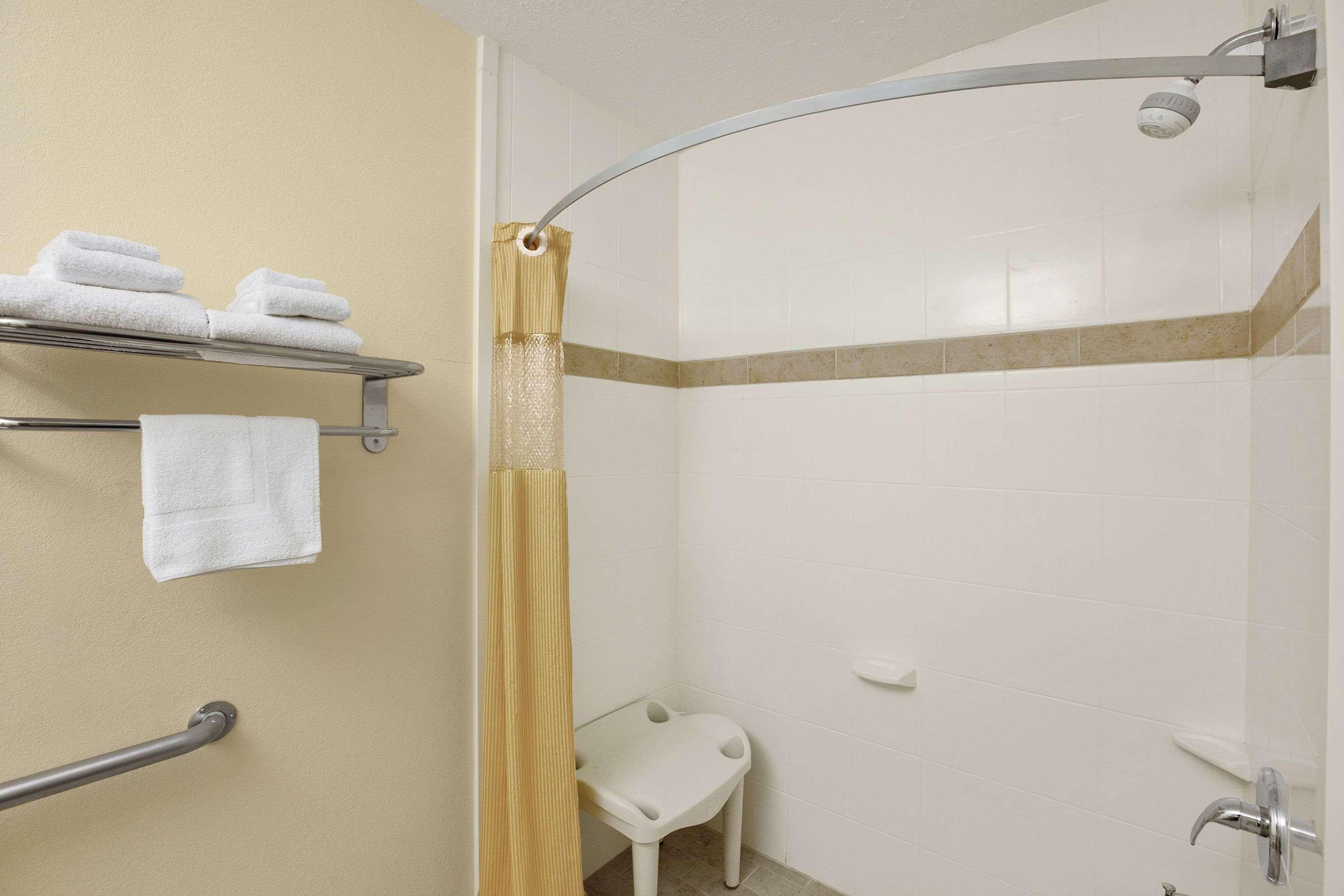 Red Roof Inn Harrisonburg University Area - photo 22