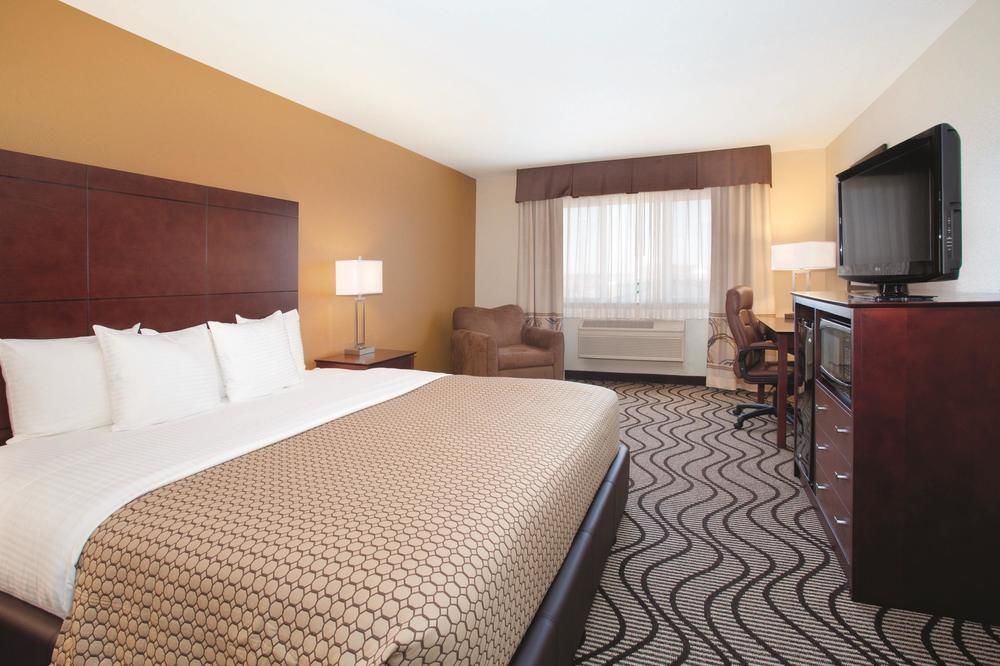 La Quinta Inn & Suites by Wyndham Castle Rock - photo 9