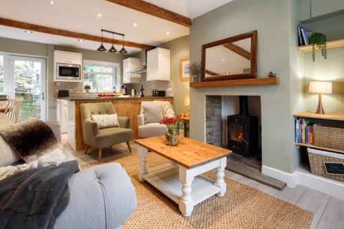 Apple Cottage: 19th Century Charm in Calder Valley — 4-Star Luxury Hotel in Luddenden Foot, United Kingdom