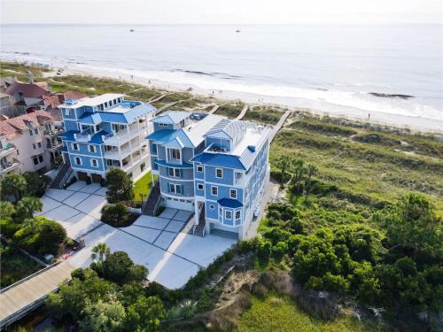 8 Terra Bella Trace Oceanfront 6 Primary Rooms Pool Roof Top FREE Activities Included — 4-Star Luxury Hotel in Hilton Head Island, United States