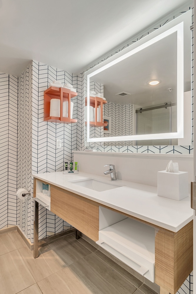 Holiday Inn Express and Suites Destin Miramar Beach by IHG - photo 31