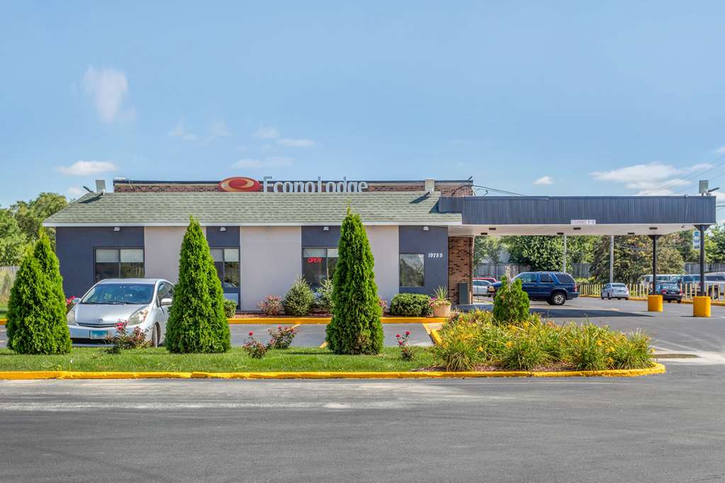 Econo Lodge Shorewood - photo 2