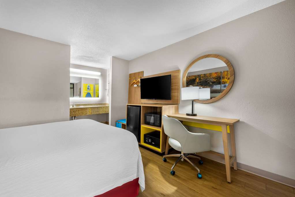 Days Inn by Wyndham Raleigh Midtown - photo 38