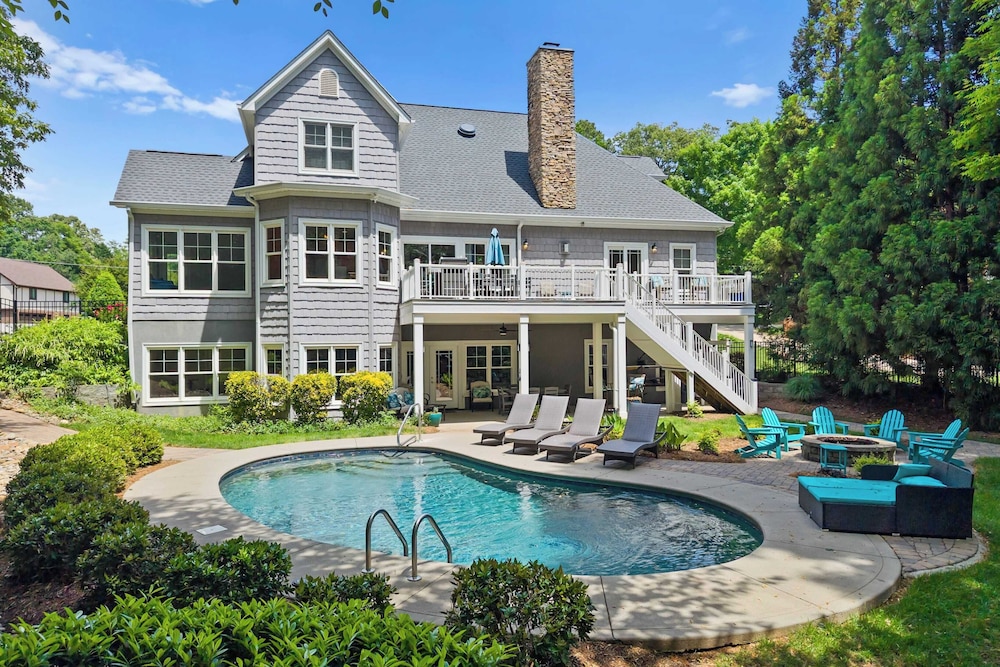 Making Waves by Avantstay Sleeps 20 Pool in Denver, United States