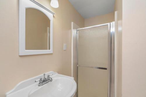 Papas Place by Oak Island Accommodations - photo 30