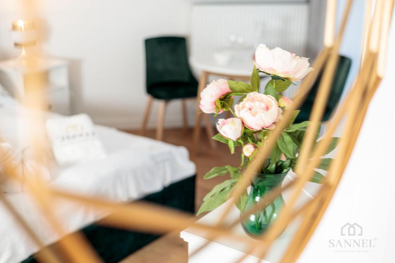 Apartament Golden Mirror W Cenie Dostep Do Basenow Strefy Saun Jacuzzi Pinea Apartments Pobierowo Sannel Apartments for Rent — 4-Star Luxury Hotel in Pobierowo, Poland