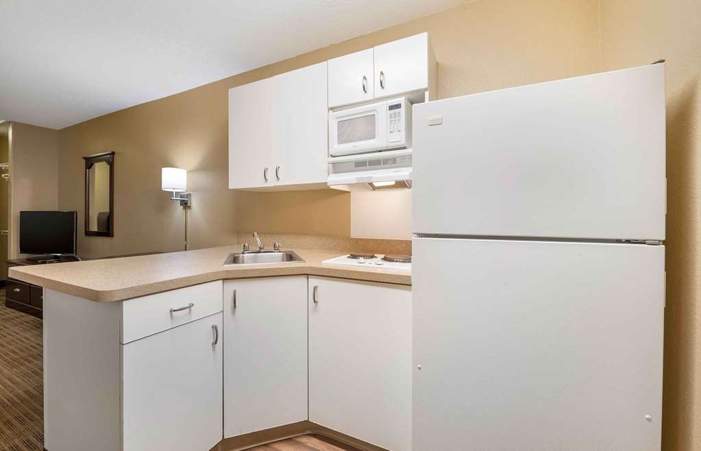 Extended Stay America Suites Indianapolis Airport - photo 20