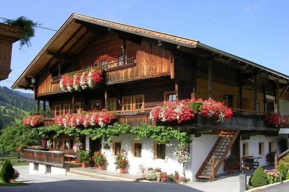 Appartements Stoffenhof — 4-Star Luxury Hotel in Alpbach, Austria