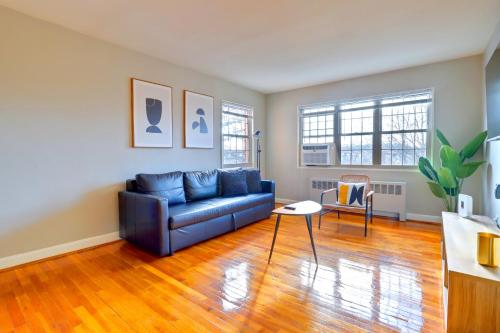 Business Ready Apartment in Alexandria Modern & Central Location — 4-Star Luxury Hotel in Alexandria, United States
