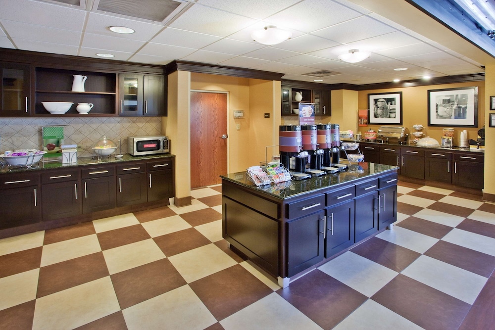 Hampton Inn & Suites Oxford Anniston - photo 42