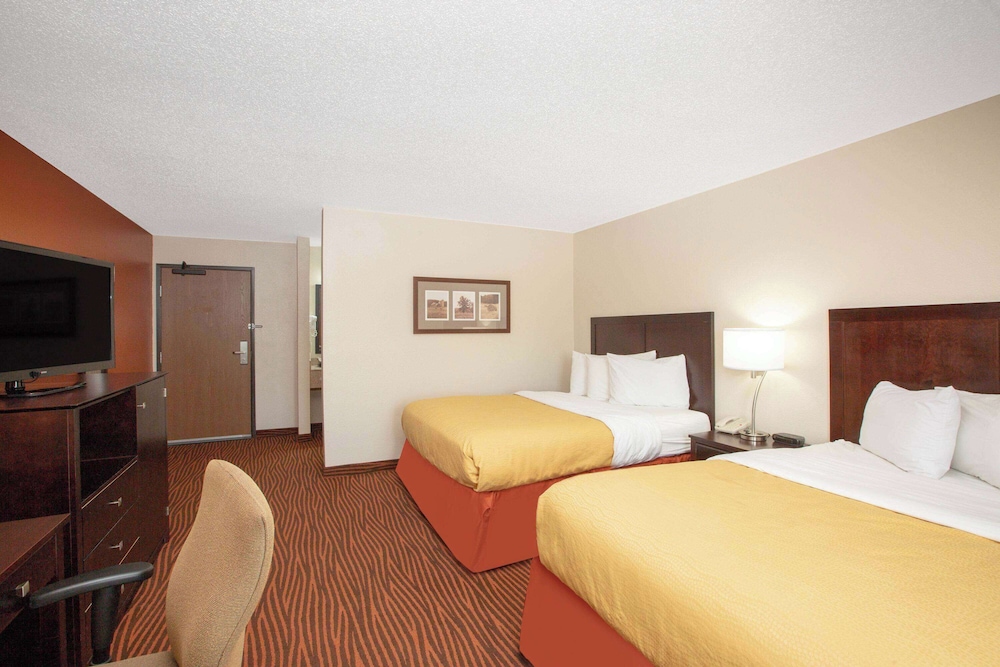 AmericInn by Wyndham Muscatine - photo 27