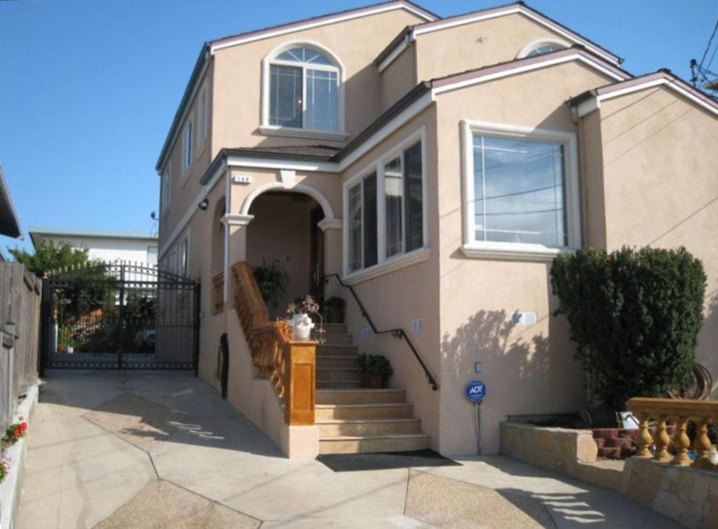 Luxury 5 Bedroom Home Near Sfo — 4-Star Luxury Hotel in San Bruno, United States