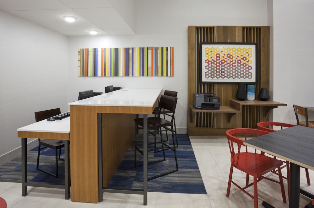 Holiday Inn Express & Suites Minneapolis West End by IHG - photo 18