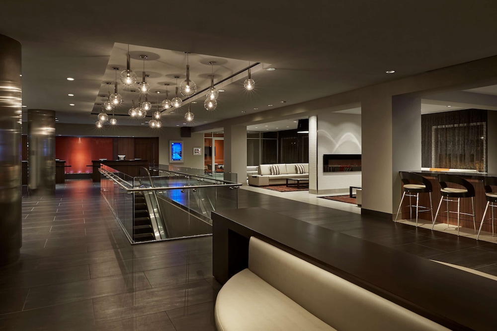 Embassy Suites by Hilton Washington DC Chevy Chase Pavilion - photo 10