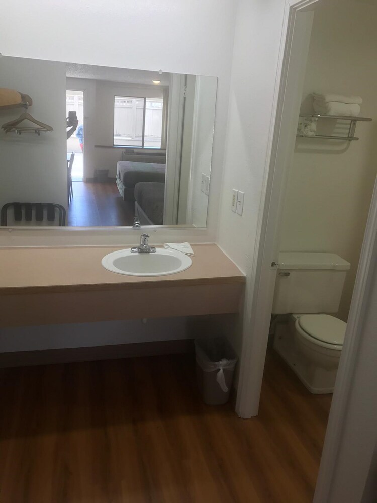 OYO Hotel Centralia - photo 17