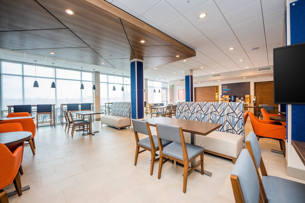 Holiday Inn Express & Suites Charlottesville by IHG - photo 104