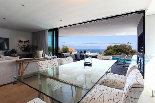 Paradise in Camps Bay Luxury Villa with Pool and Views