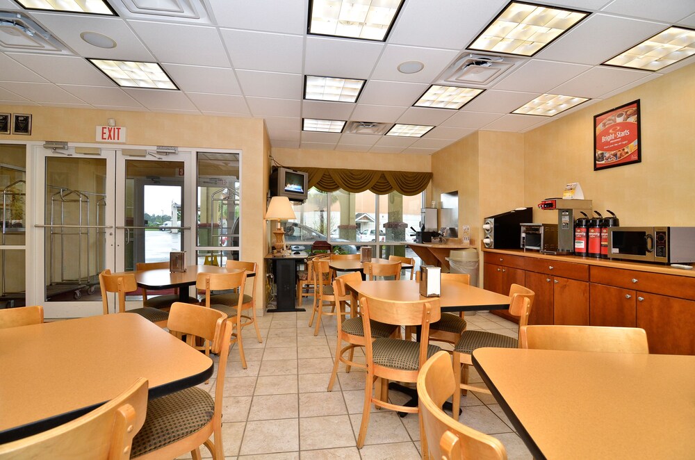 Econo Lodge Valdosta - photo 28