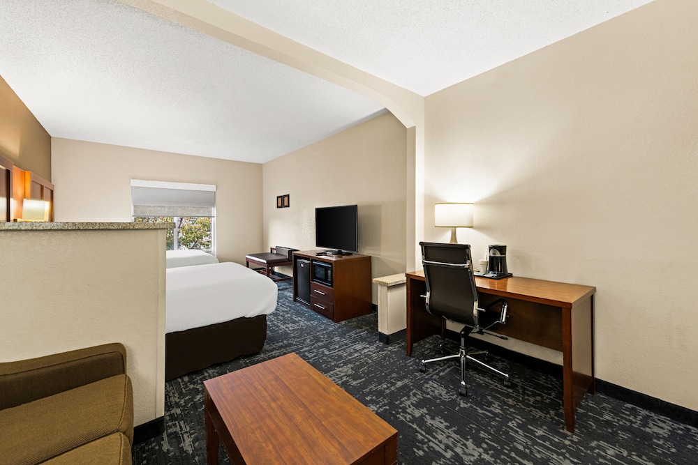 Comfort Suites Kansas City Liberty - photo 11