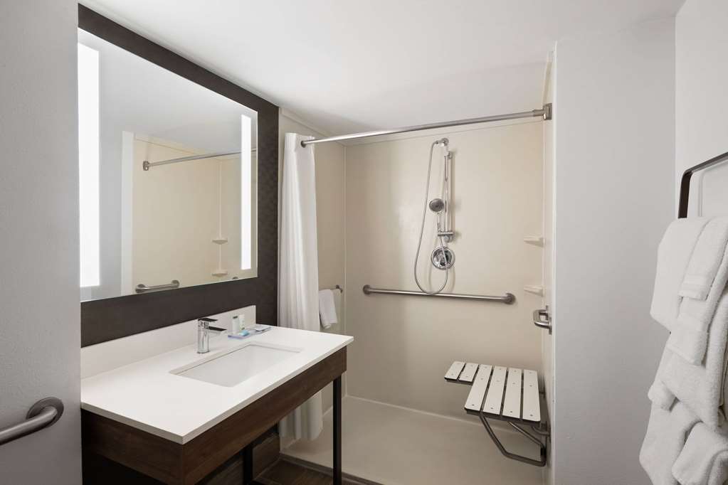La Quinta Inn & Suites by Wyndham Kennewick - photo 25