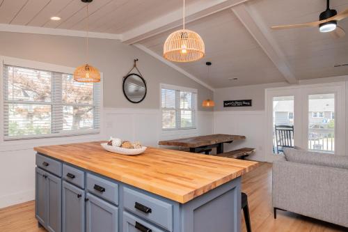 Sawyers Shore Shack by Oak Island Accommodations - photo 11