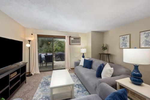 Countryside Cottage near by Lake Bella Vista — 4-Star Luxury Hotel in Rockford, United States