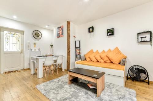 Soleil Sucre T2 Centre Historique de Narbonne in Narbonne, France